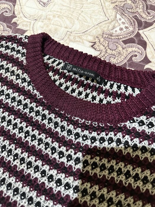 Свитер бордовый в полоску