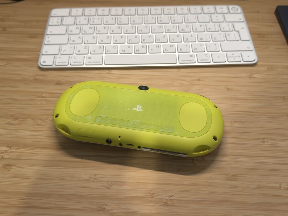 PS Vita PCH-2000 Lime Green