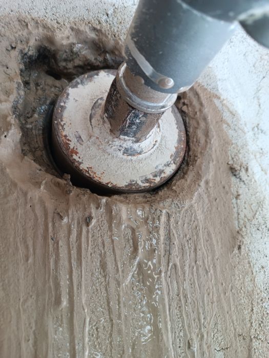 Пробиване На Отвори В Бетон И Камък.