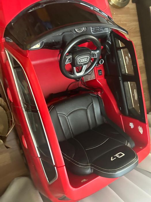 Masina Audi Q7 Aproape  Noua