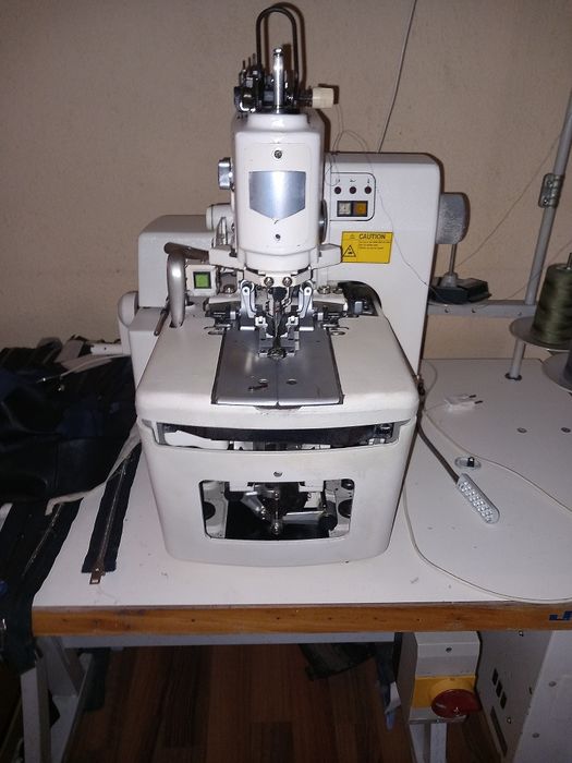 Masina pentru cusut butoniera grea JUKI MEB 2688