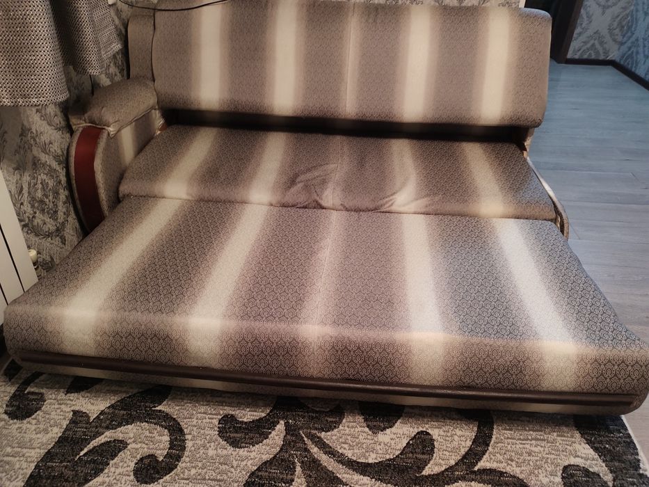 Продаю Диван с креслома