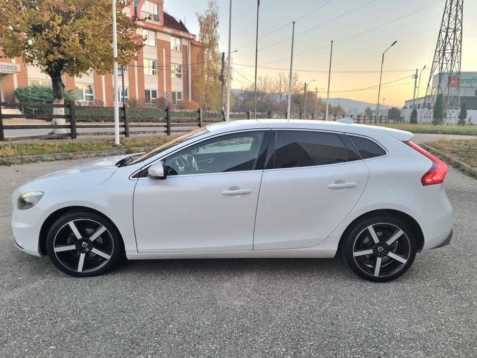 Volvo V40 / R-Design**Fabr 2016**E 6**Piele**Xenon**Parbriz Incalzit