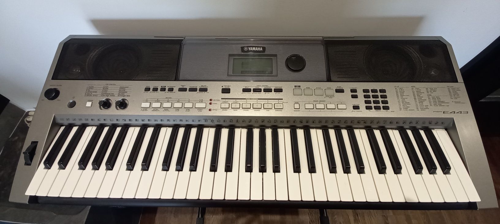 Orga Yamaha PSR E443