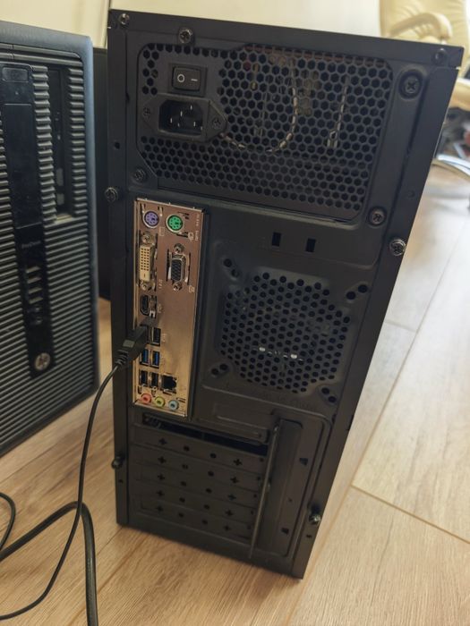 Компютър Intel3.30 Ram 8 Gb