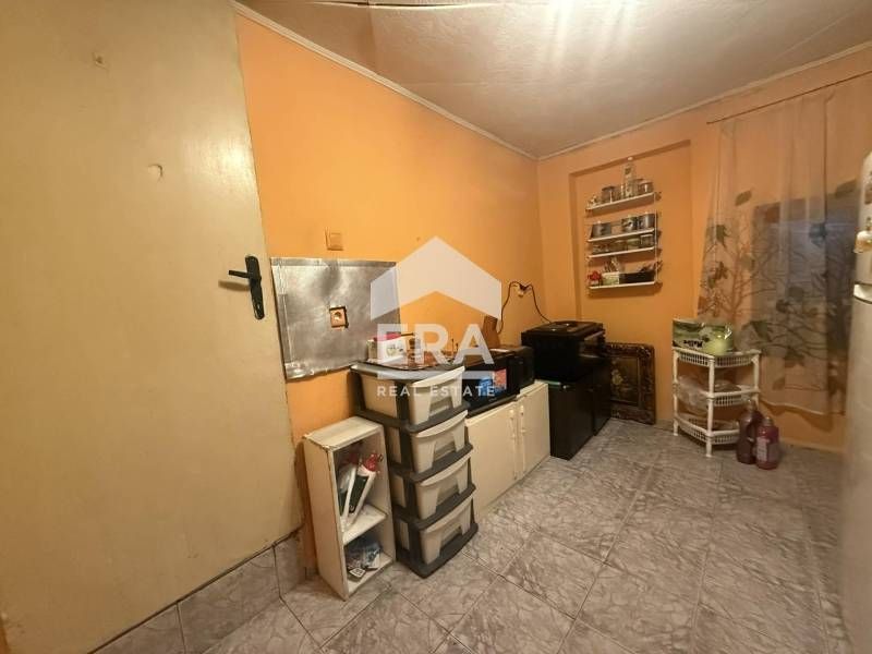 Ексклузивна, едноетажна, тухлена къща за продажба, с двор, на ул. Иван