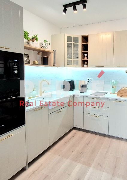 Продава се Двустаен апартамент в Бургас, Сарафово - 65 кв.м за 2385 €/кв.м - Снимка #2