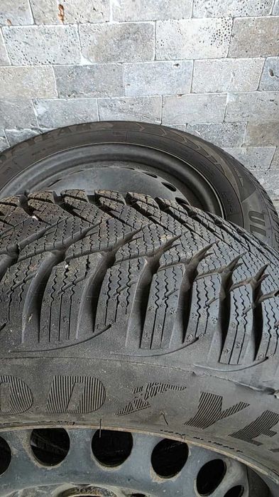 4x Anvelope de iarna Goodyear 195/65R15 91T + jante otel