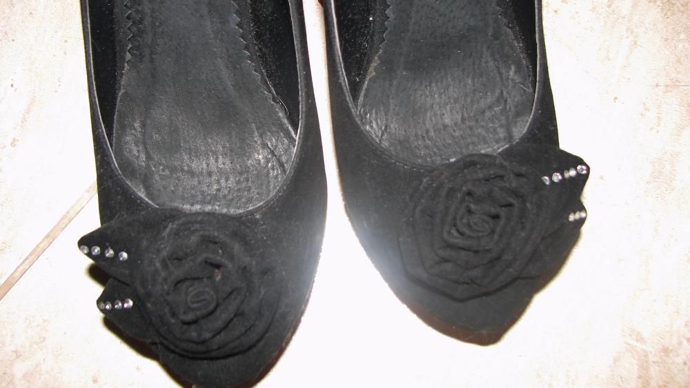 Pantofi noi din catifea mărime 41