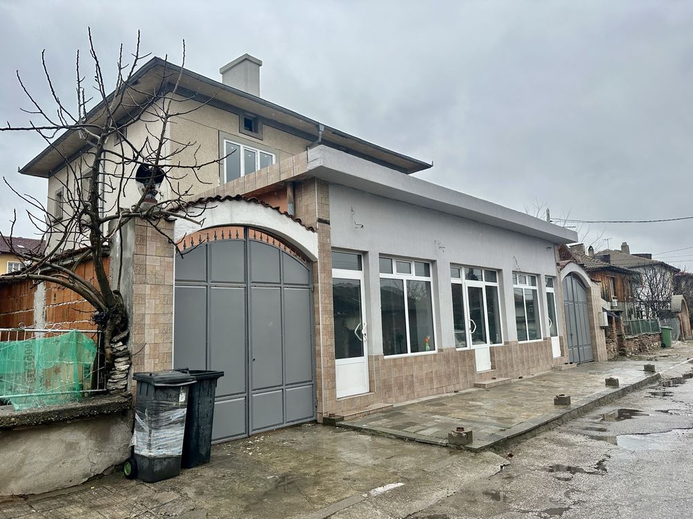 Двуетажна Къща Димитровград с търговско помещение 90кв