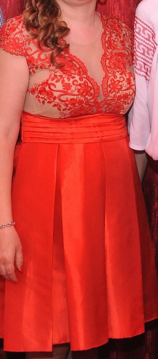 Vand rochie de ocazie model deosebit