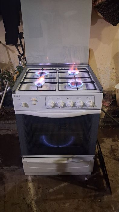 Срочно продаётся газ плита Индизит 60x60x85 плита размер 60х60