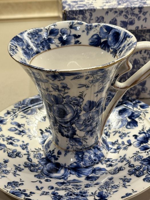 2 оригинални чаши за кафе от фин костен немски порцелан с чинийки.