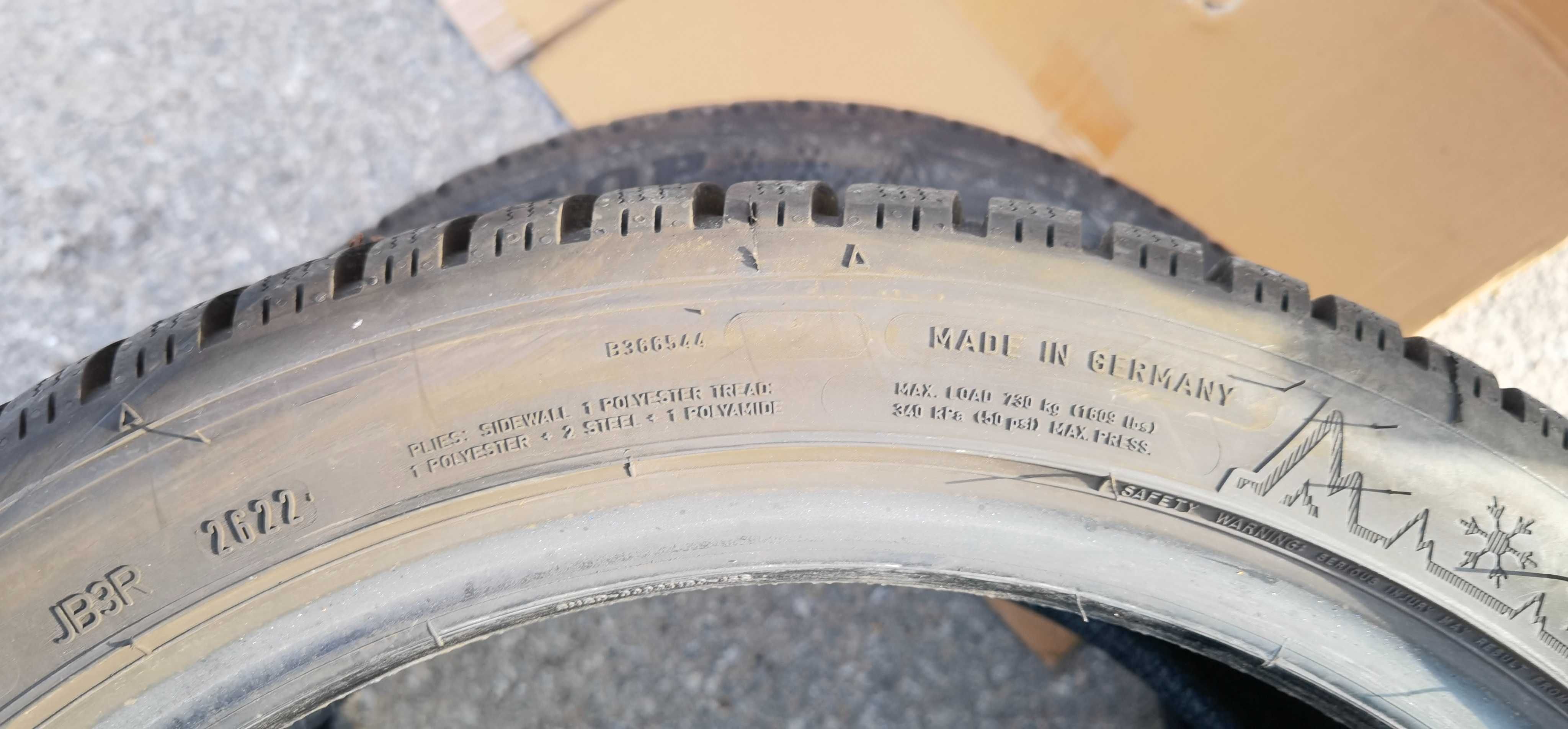 Като Нови 245 40 18  DUNLOP