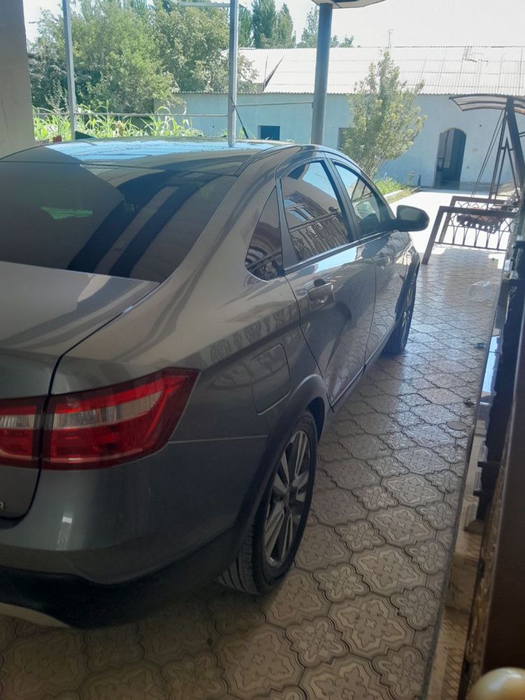 Lada vesta cros 1.8 aftomat