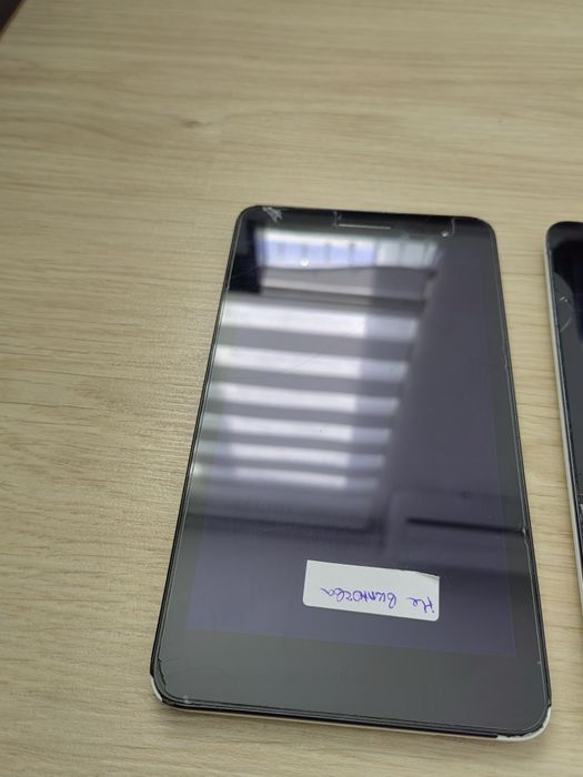 7 броя смартфони за части