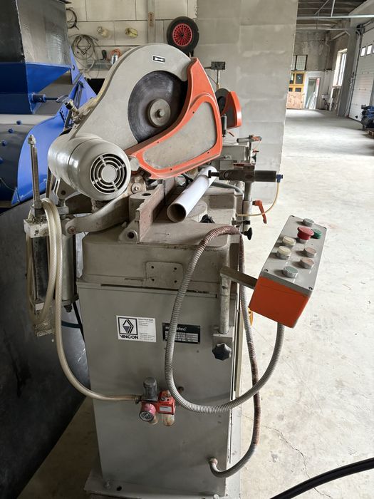 Circular elumatec doua capete