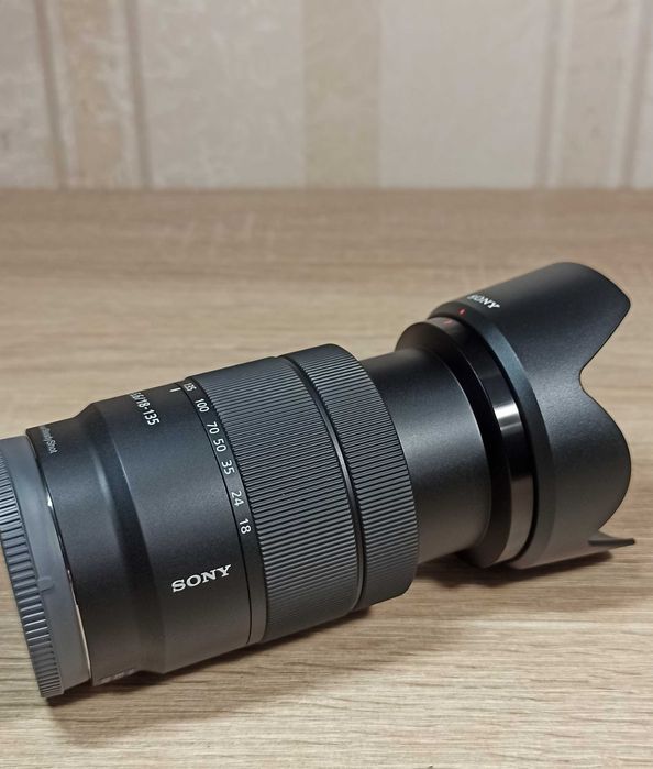Обектив Sony E 18-135mm f/3.5-5.6 OSS
