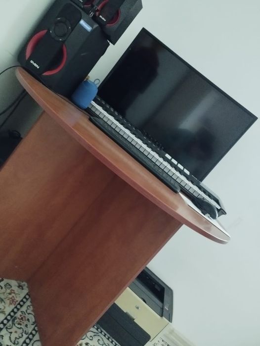 Продается стол   в отличном состоянии