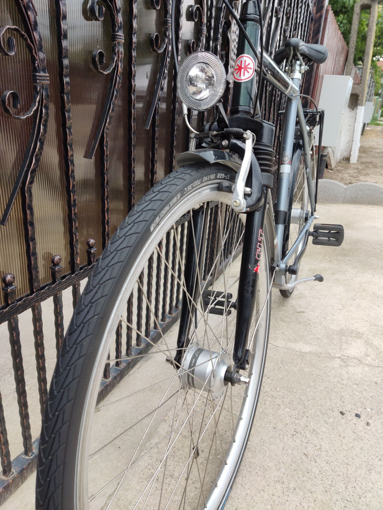 Bicicleta bărbătească, aluminiu, dinam în butuc, 7v