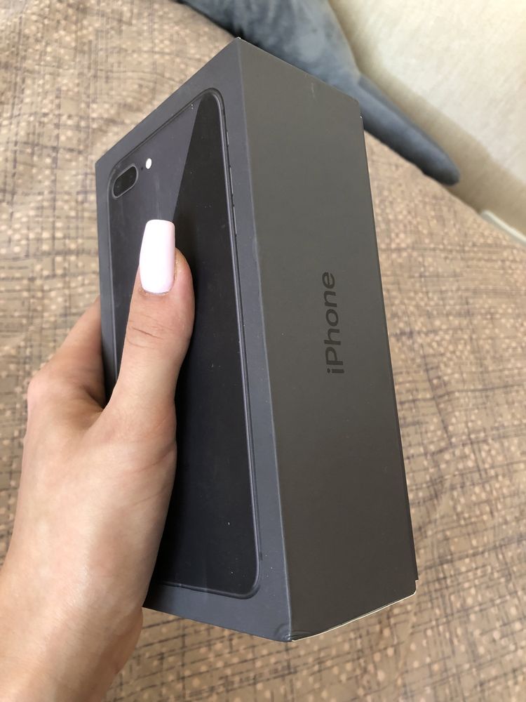 Продам Iphone 8+ 64GB space grey