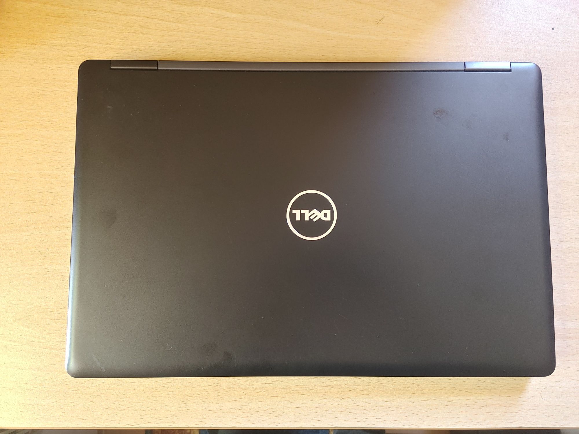 Продавам Dell 5580