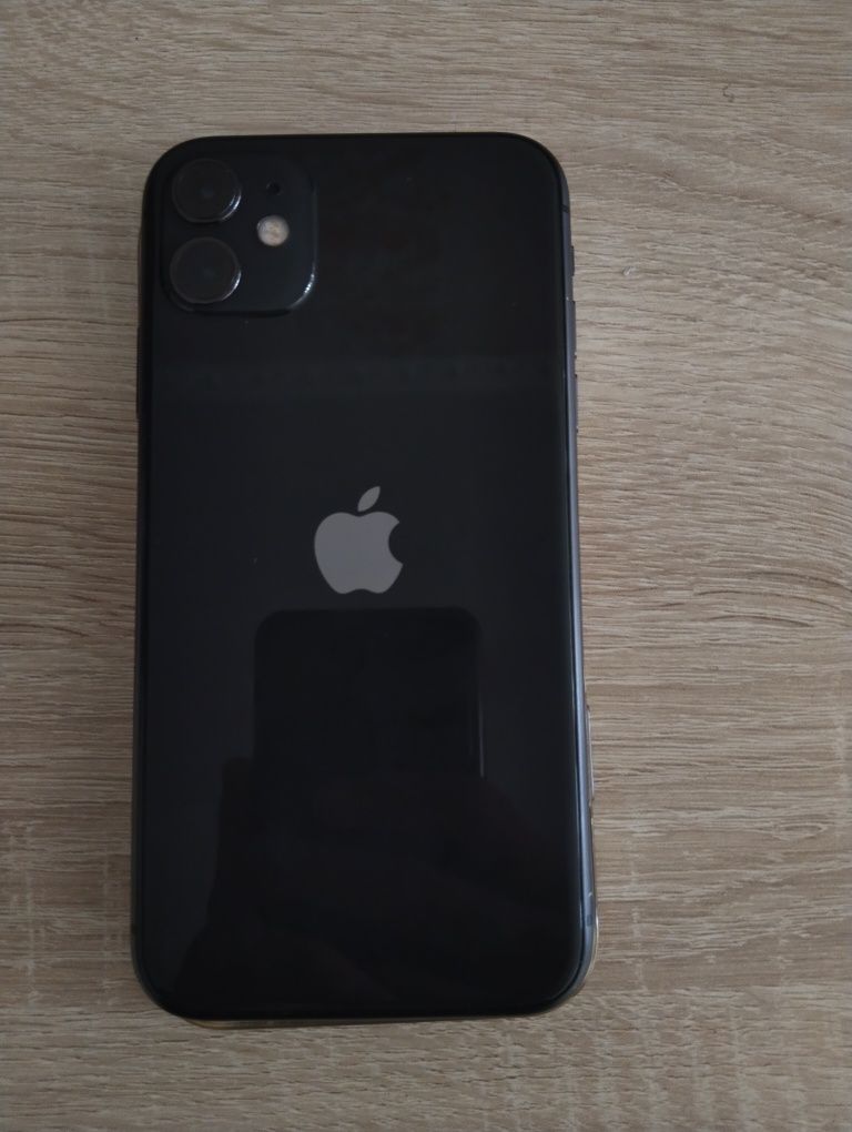 Продам б/у iPhone 11