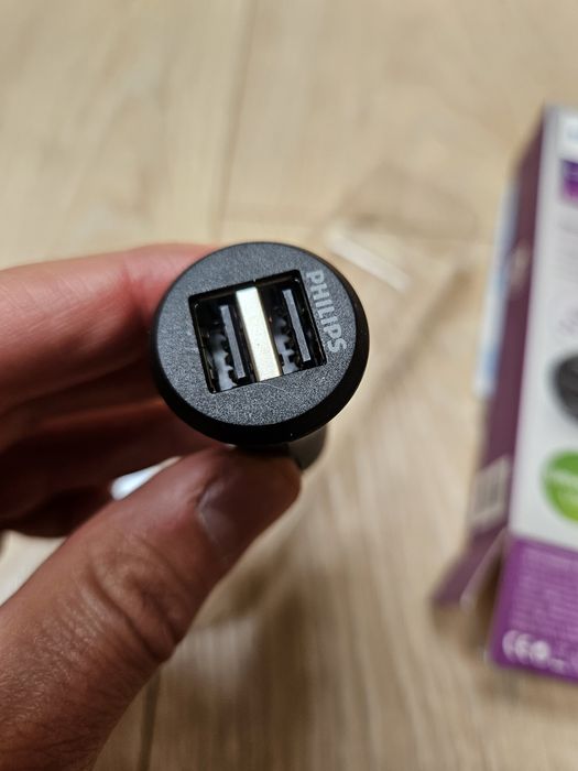 Încărcător auto Philips