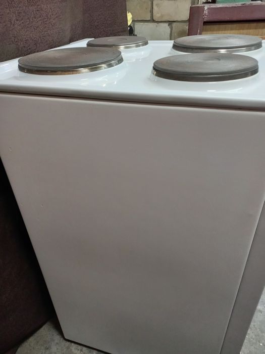 Продаётся полностью в рабочем состоянии  эл. Плита.