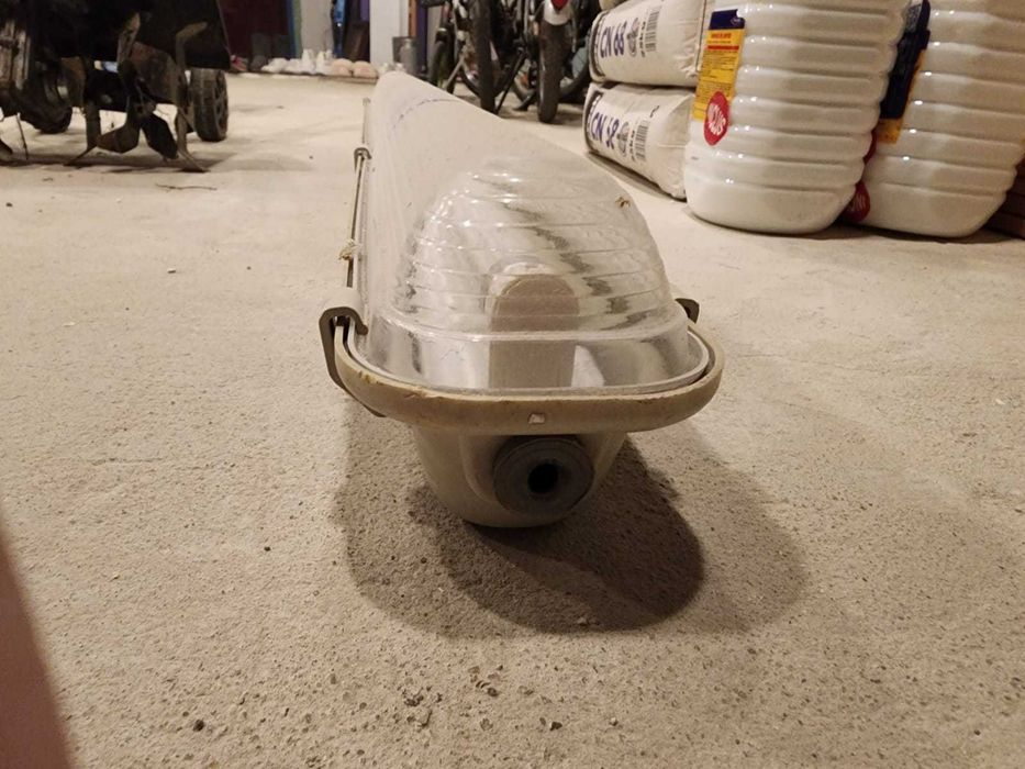 Lustra lampa bec garaj neon led hala industriala beci pivnita, demisol