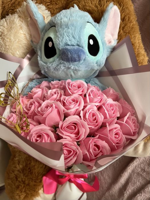 Buchet cu 23 de Trandafiri ( săpun ) + Jucărie Stitch