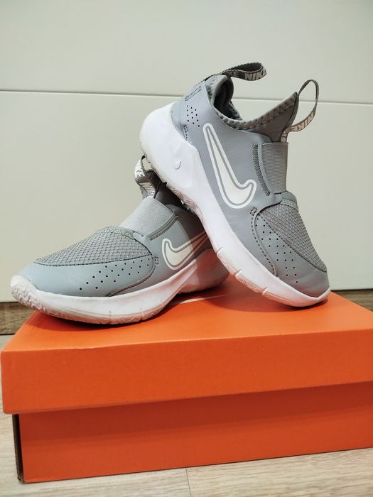Маратонки Nike номер 28,5
