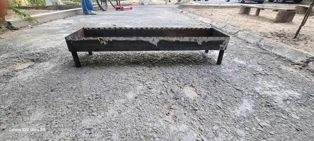 Shashlik qo'ra uzunligi 90 sm Eni 21 sm