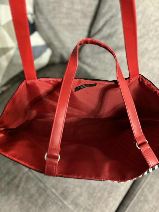 LANCÔME Чанта Lancome Красива черно-бяло-червена чанта.