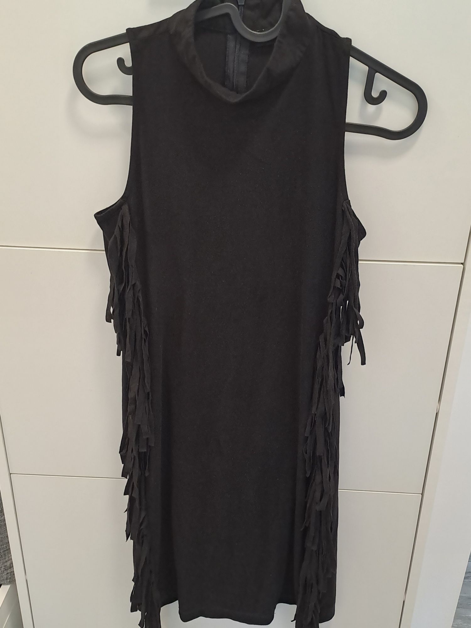 Черна велурена къса рокля