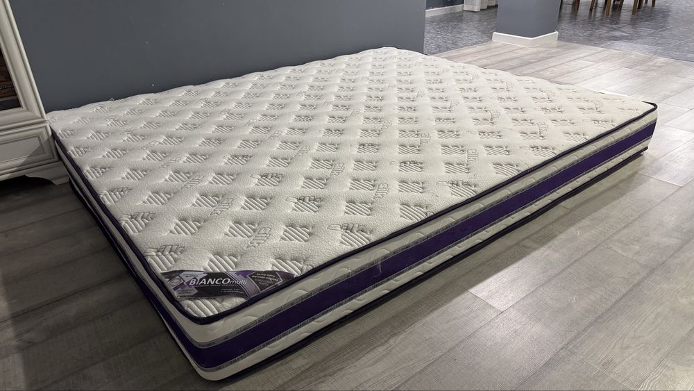 Кровать с матрацем