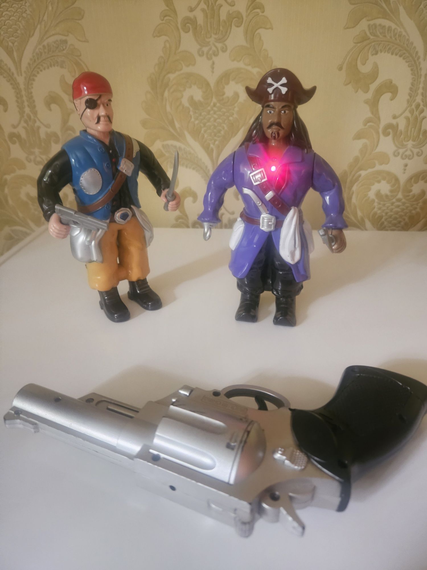Игрушка пираты с лазерным пистолетом