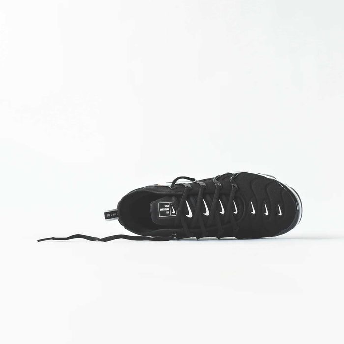Обувки NIKE / VaporMax / Plus Black And White + КУТИЯ