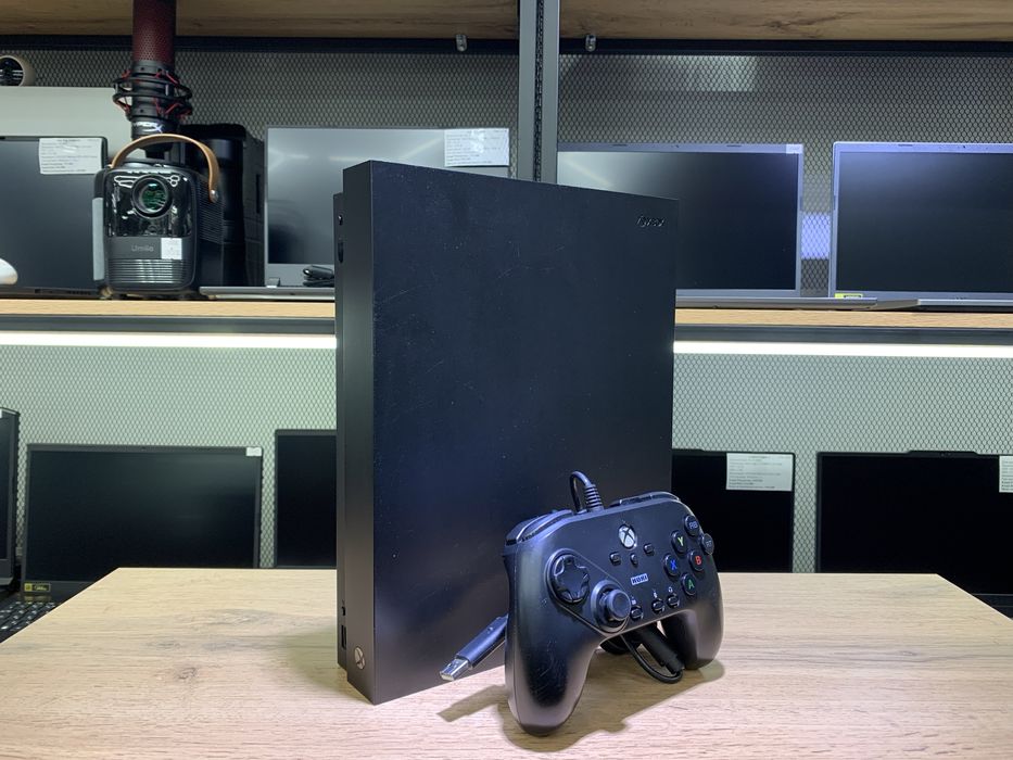 Приставка XBOX One X, 1 TB, 1 джойстик, 10987/А10