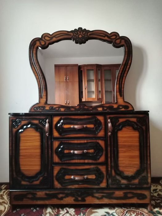 Stenka bilan shkaf sotiladi