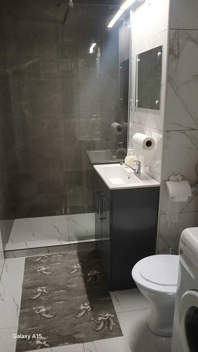 Apartament cu 3 camere de închiriat