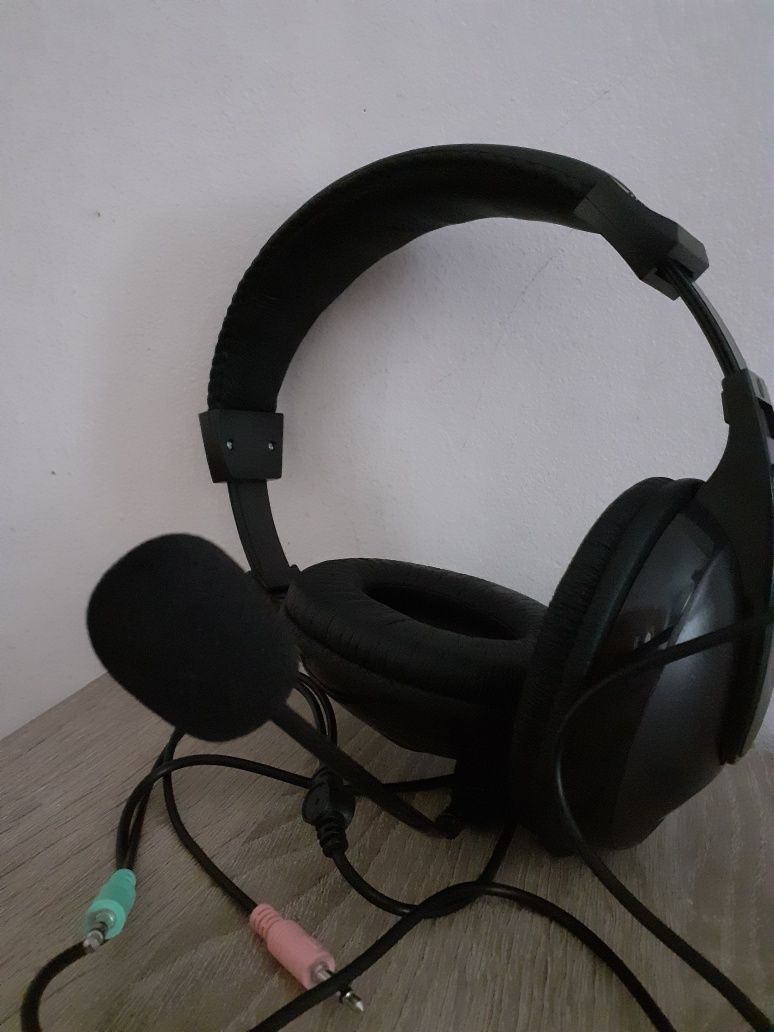 Căști over ear cu fir(+microfon)