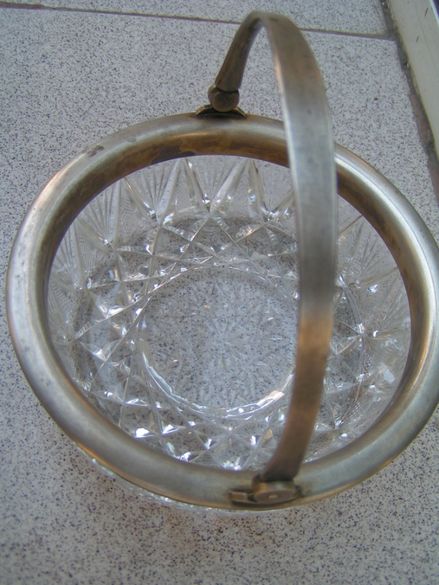 Кристална купа със сребърен обков