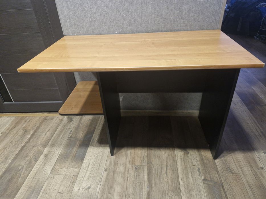 Рабочий стол-парта.