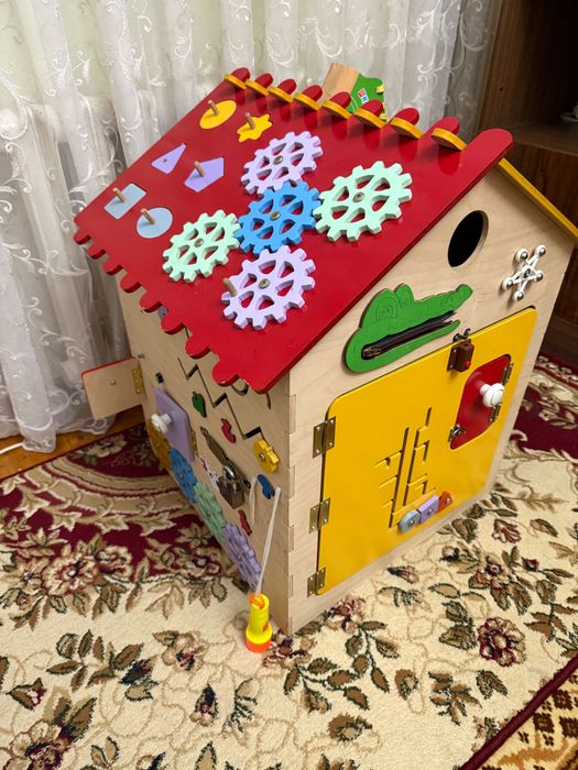Продам развивающие домик для детей