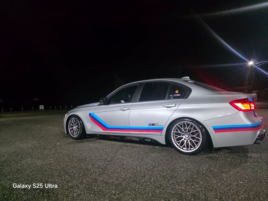 Văd BMW F30 ,183 cai ,2014 pachet M