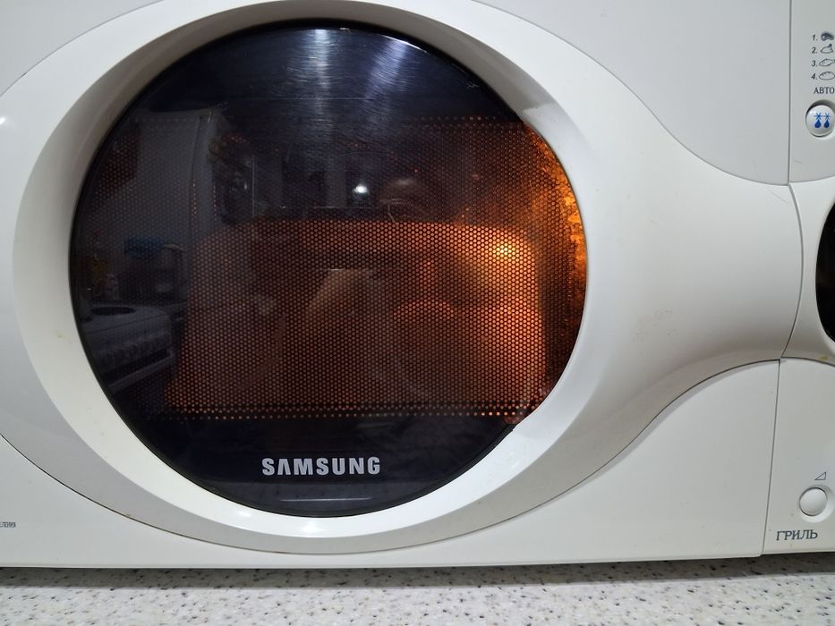 Продам микроволновку фирменную "Samsung"