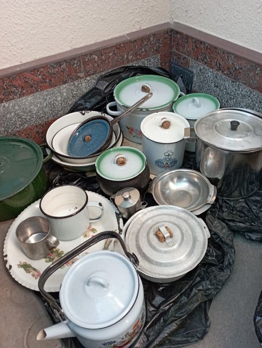 Кастрюли,чашки, чайники