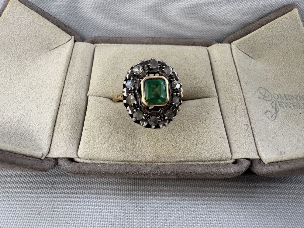 Inel din aur, smarald si diamante montate in argint