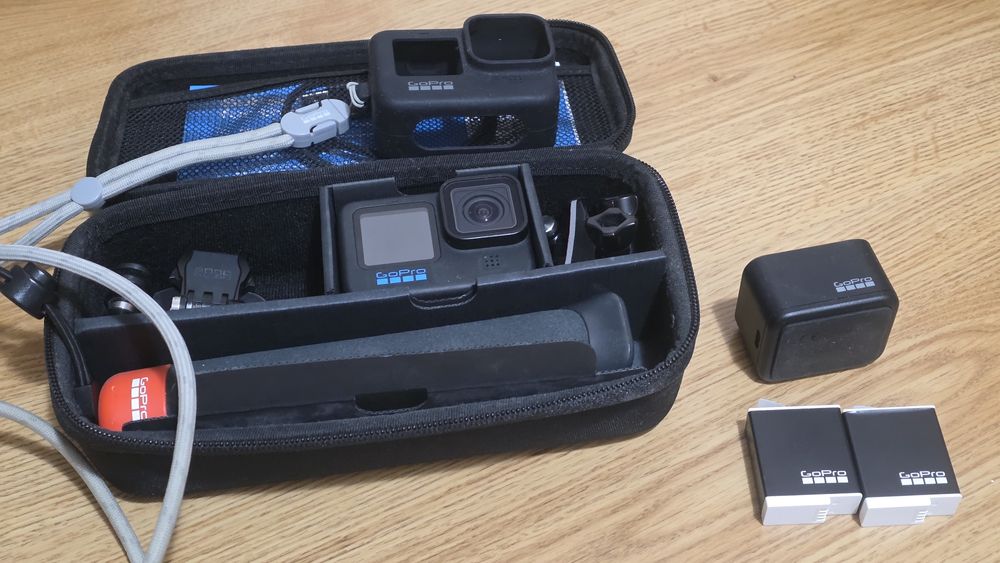 Camera de actiune Gopro 11 black cu accesorii